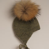 Gorro bebé verde bosque pompón pelo natural