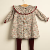 Vestido niña flores con cuello volante y puntilla granate