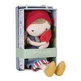 Rosa muñeca granjera con tulipanes