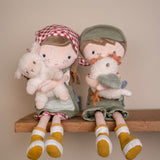 Rosa muñeca granjera con tulipanes