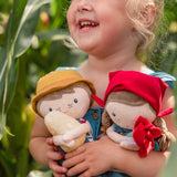 Rosa muñeca granjera con oveja