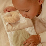 Libro blandito de actividades Pequeña Oca