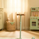 Patinete tres ruedas verde Little Dutch