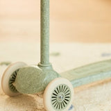 Patinete tres ruedas verde Little Dutch