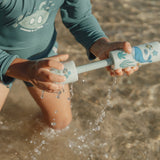 Lanzador de agua niño azul océano Little Dutch
