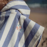 Poncho playa niña raya azul Little Dutch